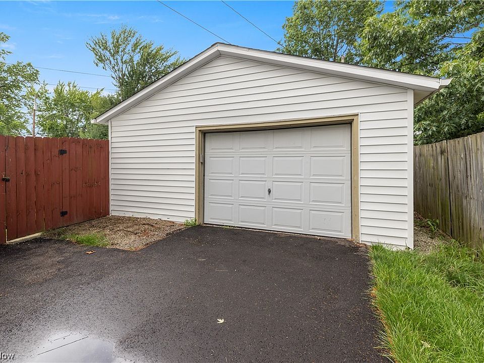 2437 E 34th St, Lorain, OH 44055 | Zillow