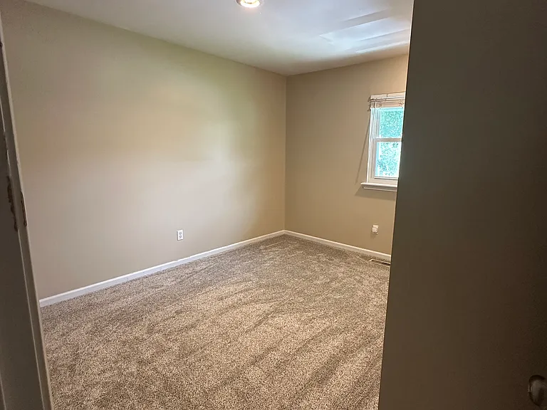 8712 N Pomona Ave — Photo 9