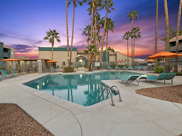 Tanque Verde Apartments — Photo 2