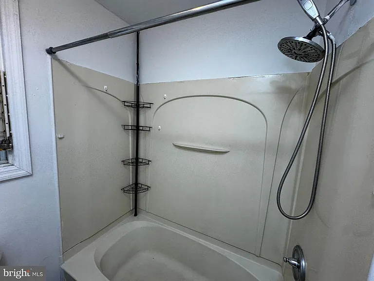 323 Vine St E #B — Photo 14