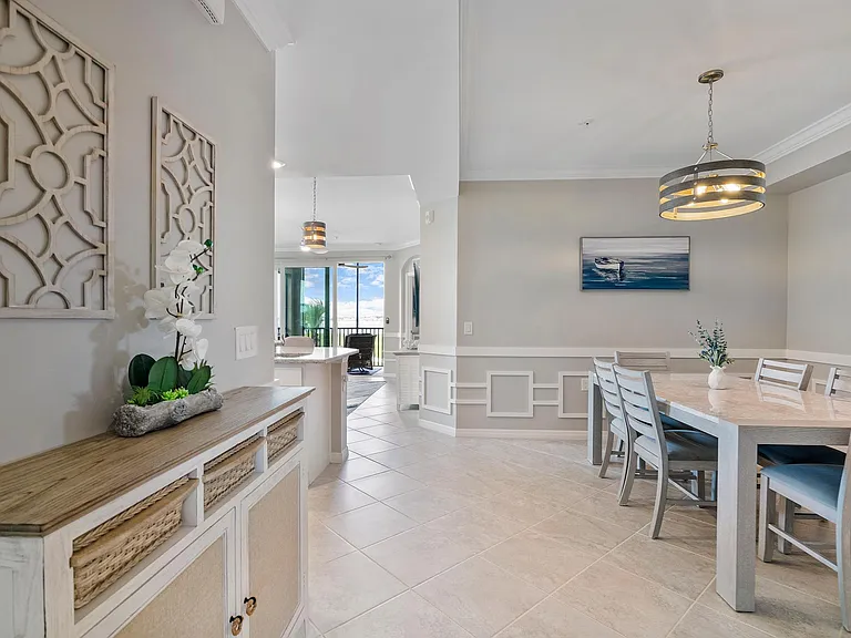 Entry Way to Dining