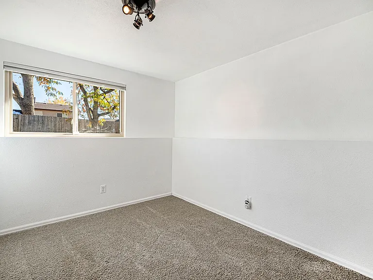 1840 Elmwood St — Photo 13