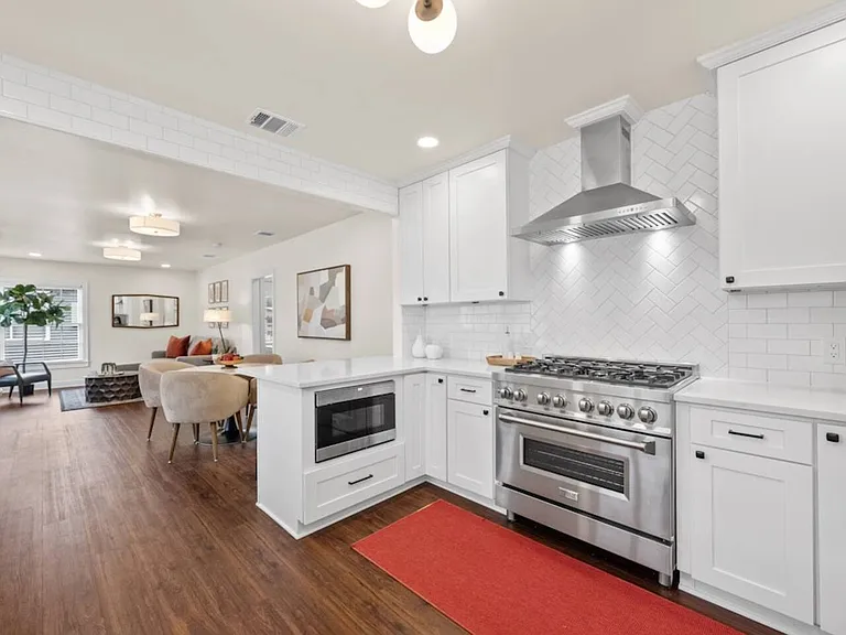 1213 S Church St — Photo 3