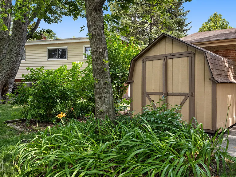 415 E Atwater Ave — Photo 51