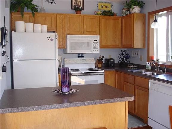 3rd image of 4442 Helena Way N
