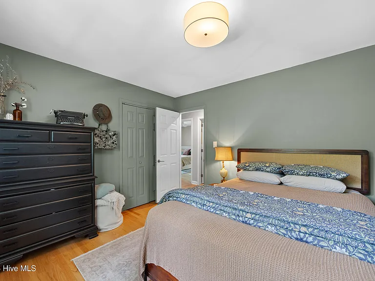 202 Windemere Rd — Photo 26
