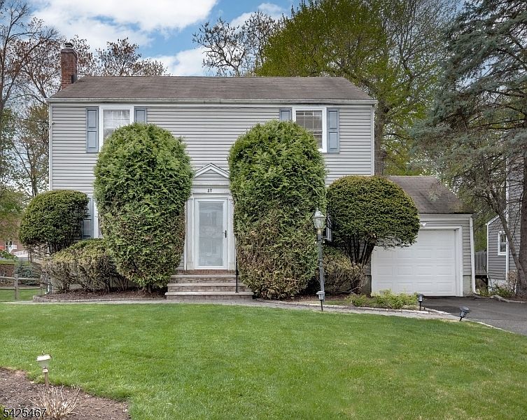 1st image of 27 Longacre Dr