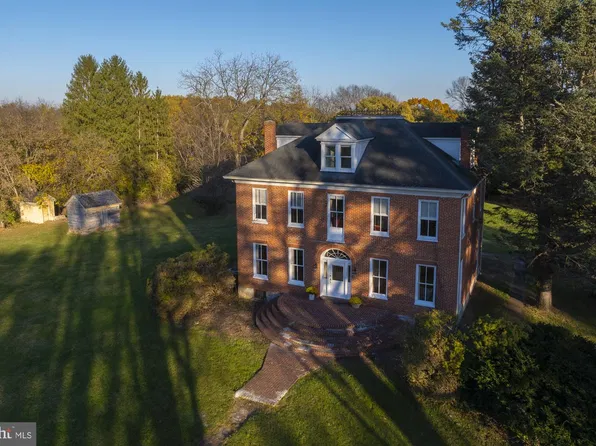 2470 Vineyard Rd, Falling Waters, WV 25419