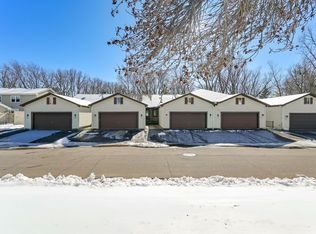 6742 Gretchen Ln N, Oakdale, MN 55128