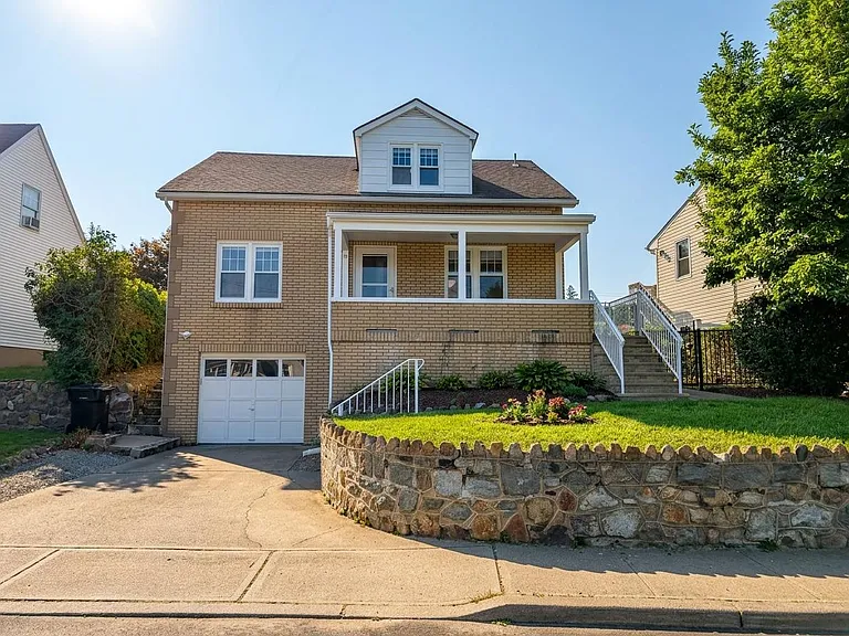 28 Hillside Ave — Photo 1