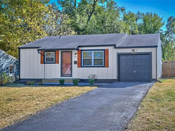 10615 W 56th St, Shawnee, KS 66203