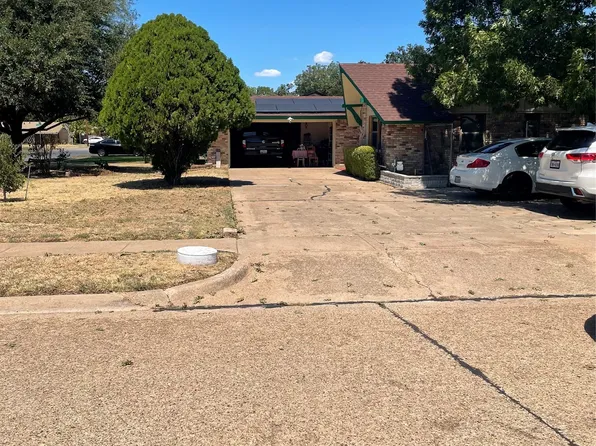 1130 Glenwick Ln, Irving, TX 75060