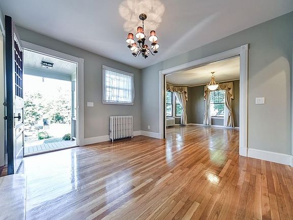 3rd image of 29 Woodward Ave