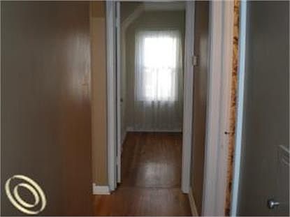 4th image of 722 Charles St