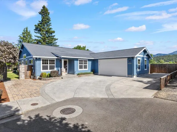 2261 Starling Ln, Medford, OR 97501