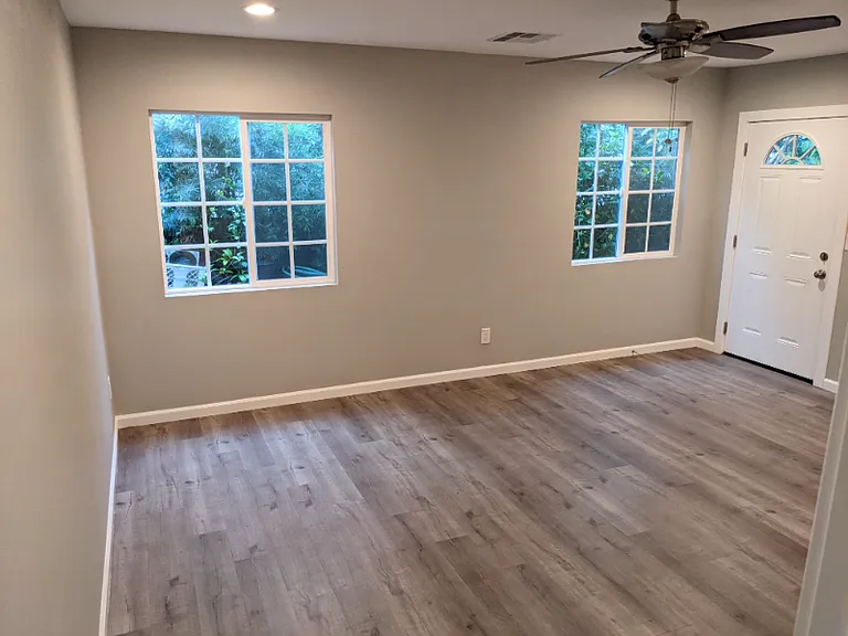 2537 Maynard Dr — Photo 2