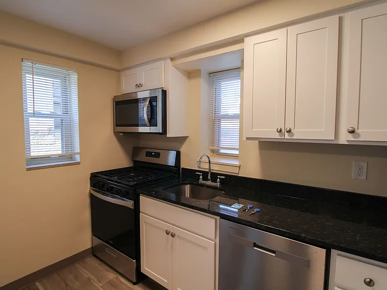 25 Lincoln Ave — Photo 4