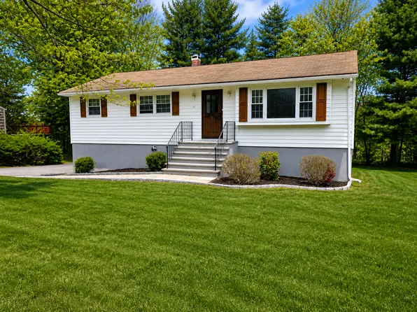 15 Pleasant Dr, Highland Mills, NY 10930