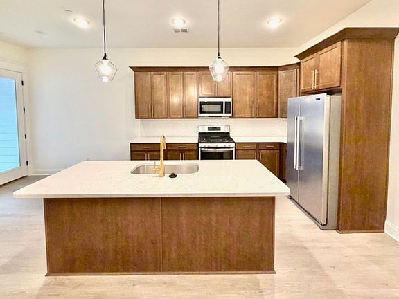4th image of 4859 Chatelet Dr