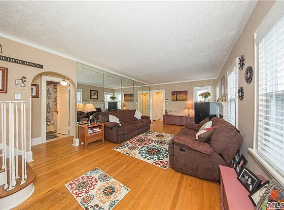 3rd image of 6 Spruce St
