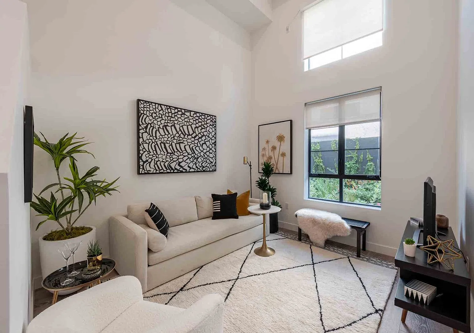 Montecito Lofts — Photo 2