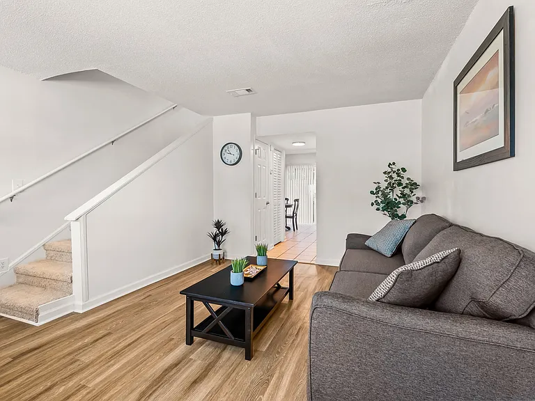 Summerville Apartments — Photo 7