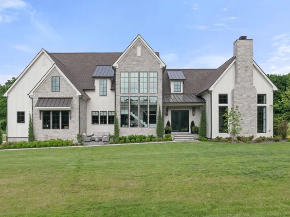 1936 Silver Fox Rd, Thompsons Station, TN 37179