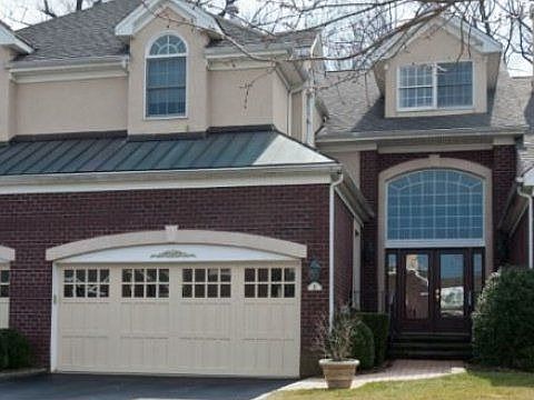 1st image of 8 Belvedere Ct