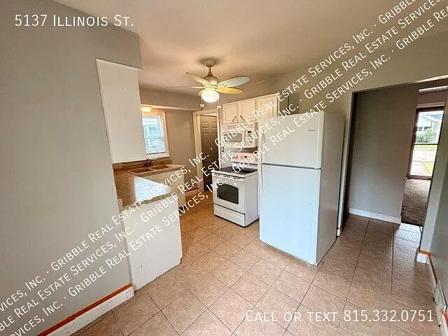 3 Bedroom 2 story home with beautiful hardwood floors — Photo 4