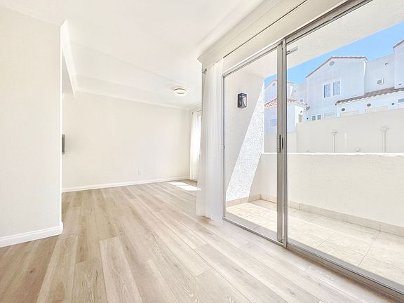 2nd image of 1142-1148 9th St #20