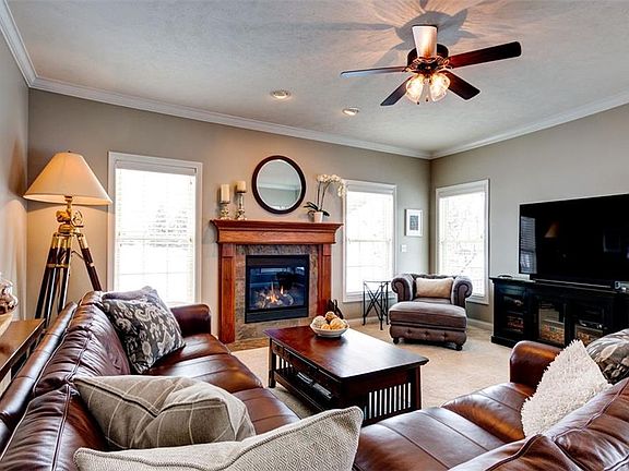 3rd image of 12161 Summerwood Dr
