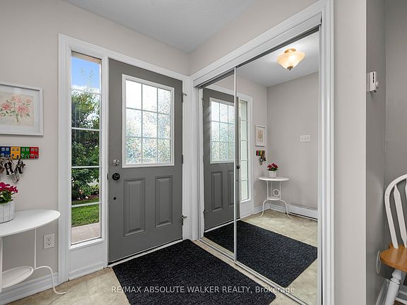 3rd image of 156 Sunshine Cres