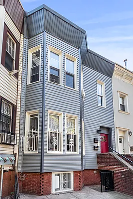 Sold by Douglas Elliman | media 18