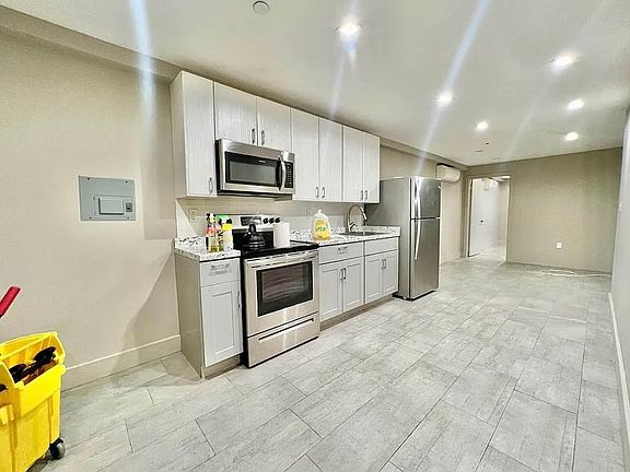 2nd image of 2809 Snyder Ave #B1