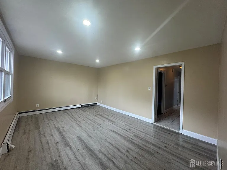 556 Roosevelt Ave #1 — Photo 2