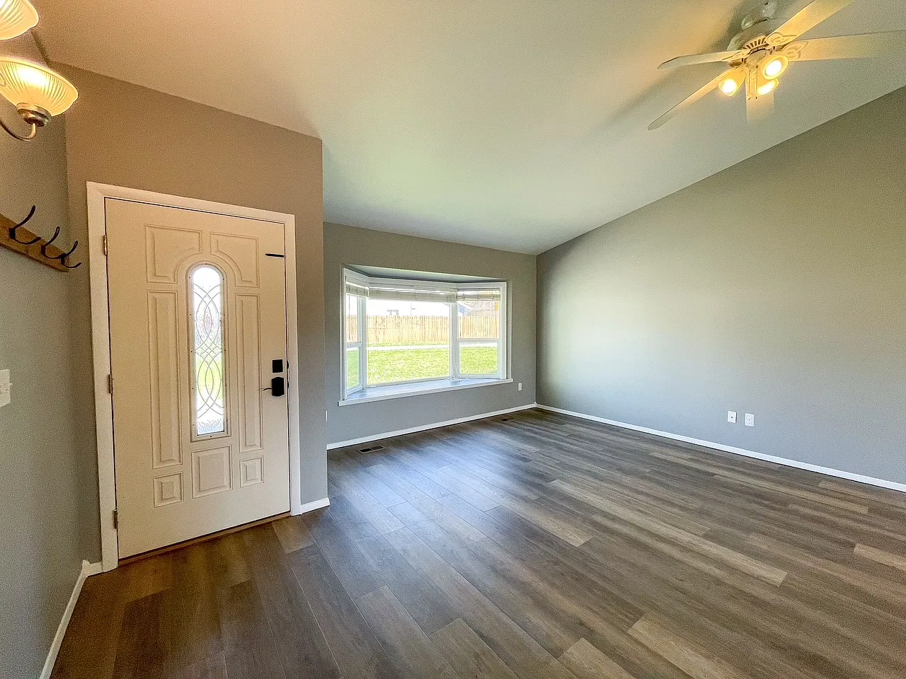 3 bed, 1130 sqft, $2,395 — Photo 3