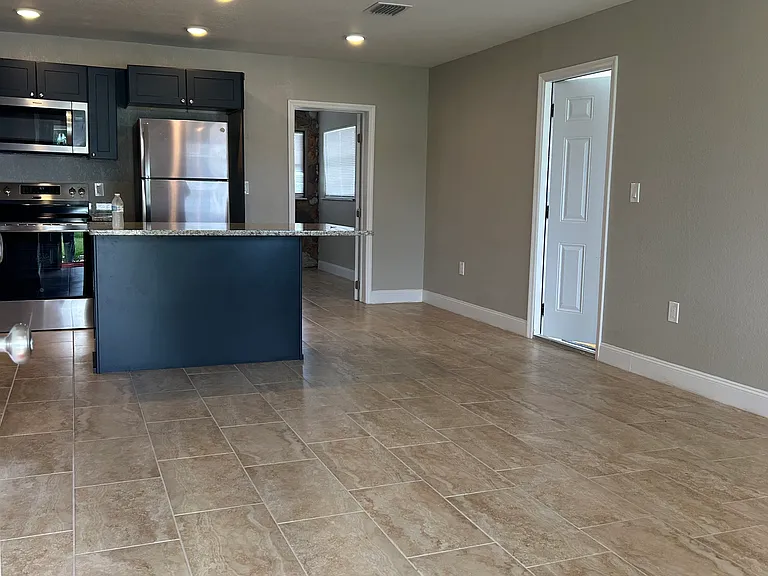 3256 W South St — Photo 2