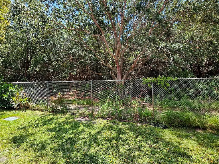 616 NW 47th St — Photo 23