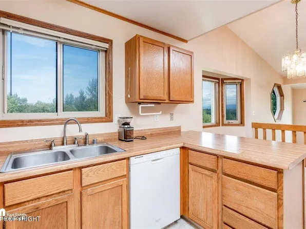 6130 Blackberry St, Anchorage, AK 99502