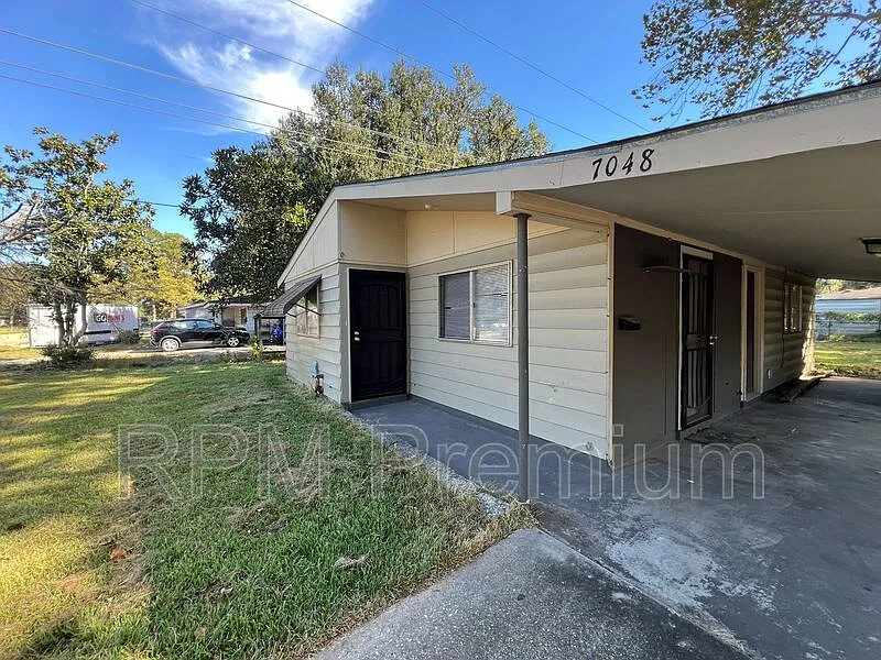 3 bed, 1.0 bath, 1000 sqft, $1,200 — Photo 2
