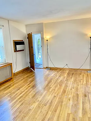 Rented by Halvatzis Realty | media 6