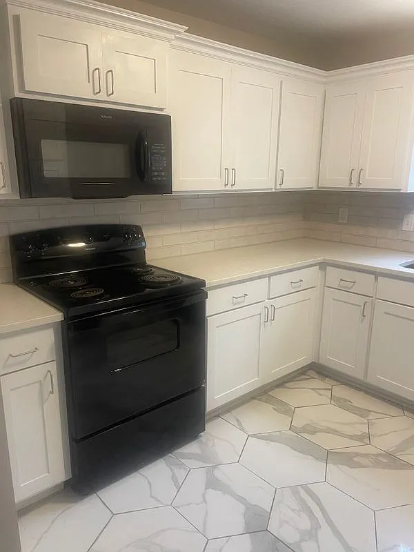 3 bed, 1.0 bath, 1228 sqft, $1,750 — Photo 1