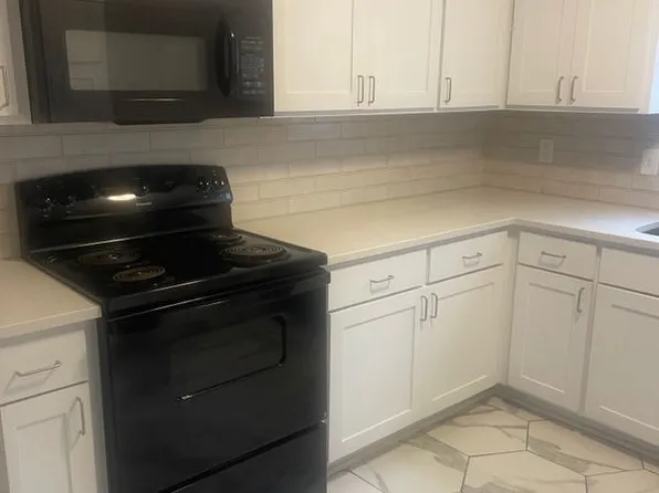 17134 Chula Vista Dr, Belton, MO 64012