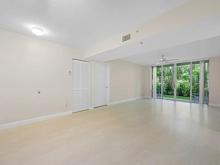 619 E Sheridan St #106 — Photo 6