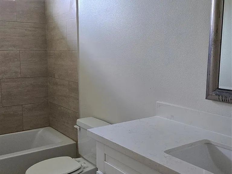 2724 Avenue D #9 — Photo 7