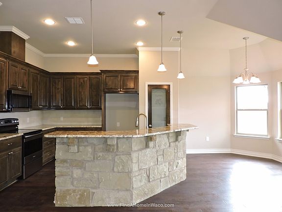 5th image of 390 Violet Dr