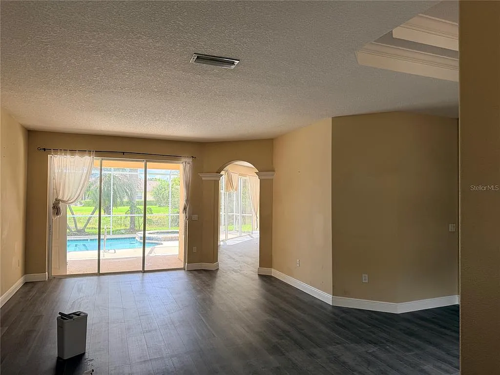 4 bed, 4.0 bath, 2845 sqft, $4,000 — Photo 3