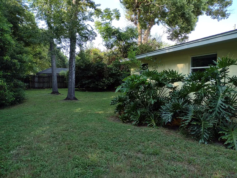 720 NE 17th Ct — Photo 63