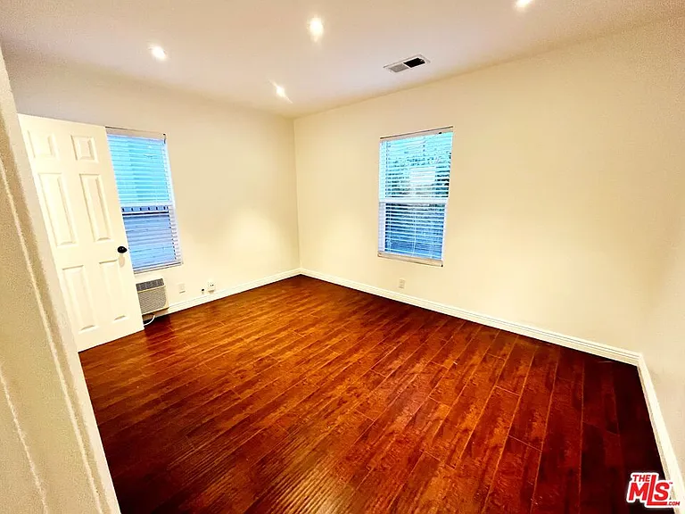 14744 Magnolia Blvd — Photo 18