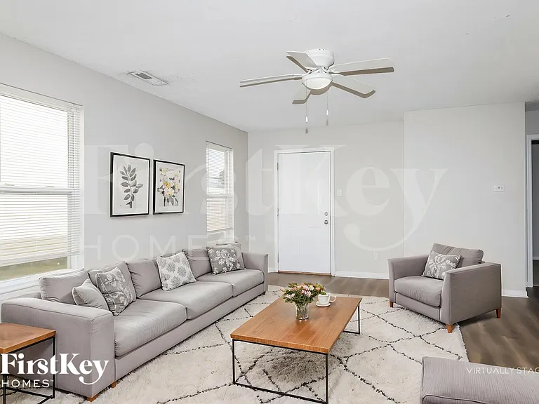 10605 Glenayr Dr — Photo 4